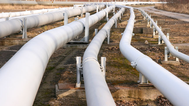 Transport de pétrole : focus sur les pipelines, un réseau essentiel pour l’approvisionnement mondial. Découvrez comment ces infrastructures stratégiques influencent les coûts et la sécurité énergétique face aux enjeux géopolitiques et environnementaux.